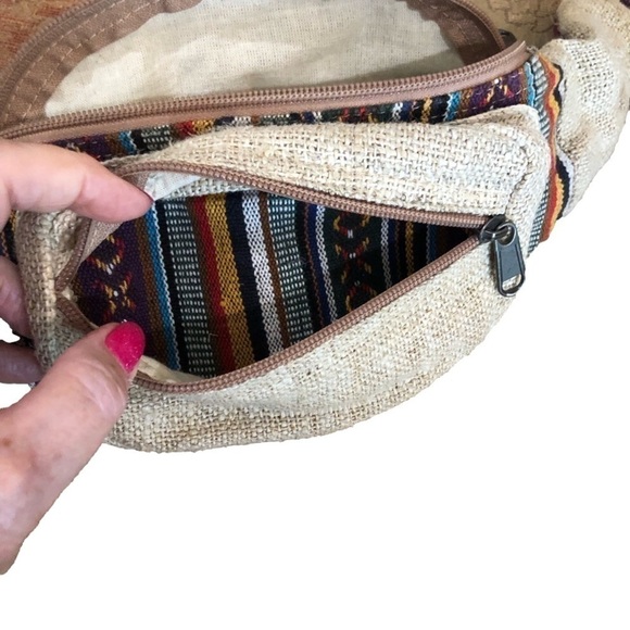 No brand Tribal print and burlap Fanny pack. Adjustable strap. 3 compartments. - Picture 4 of 12